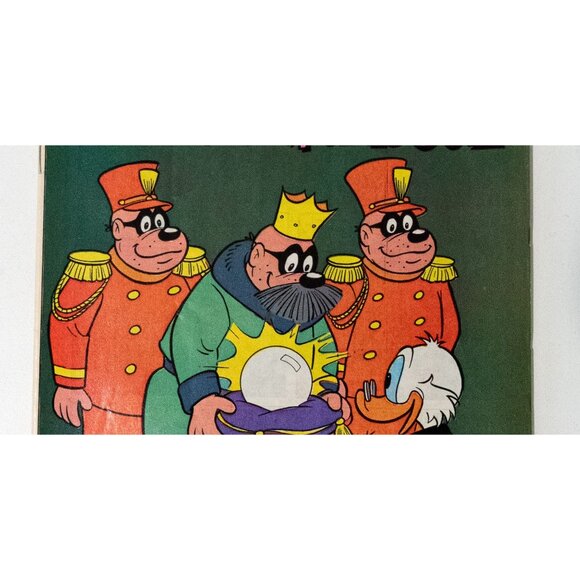 Walt Disney The Beagle Boys Vs. Uncle $crooge Comic Book Whitman 40¢ - Picture 4 of 13